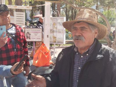 Protesta vocero del FCP por cortes de agua a personas con discapacidad 