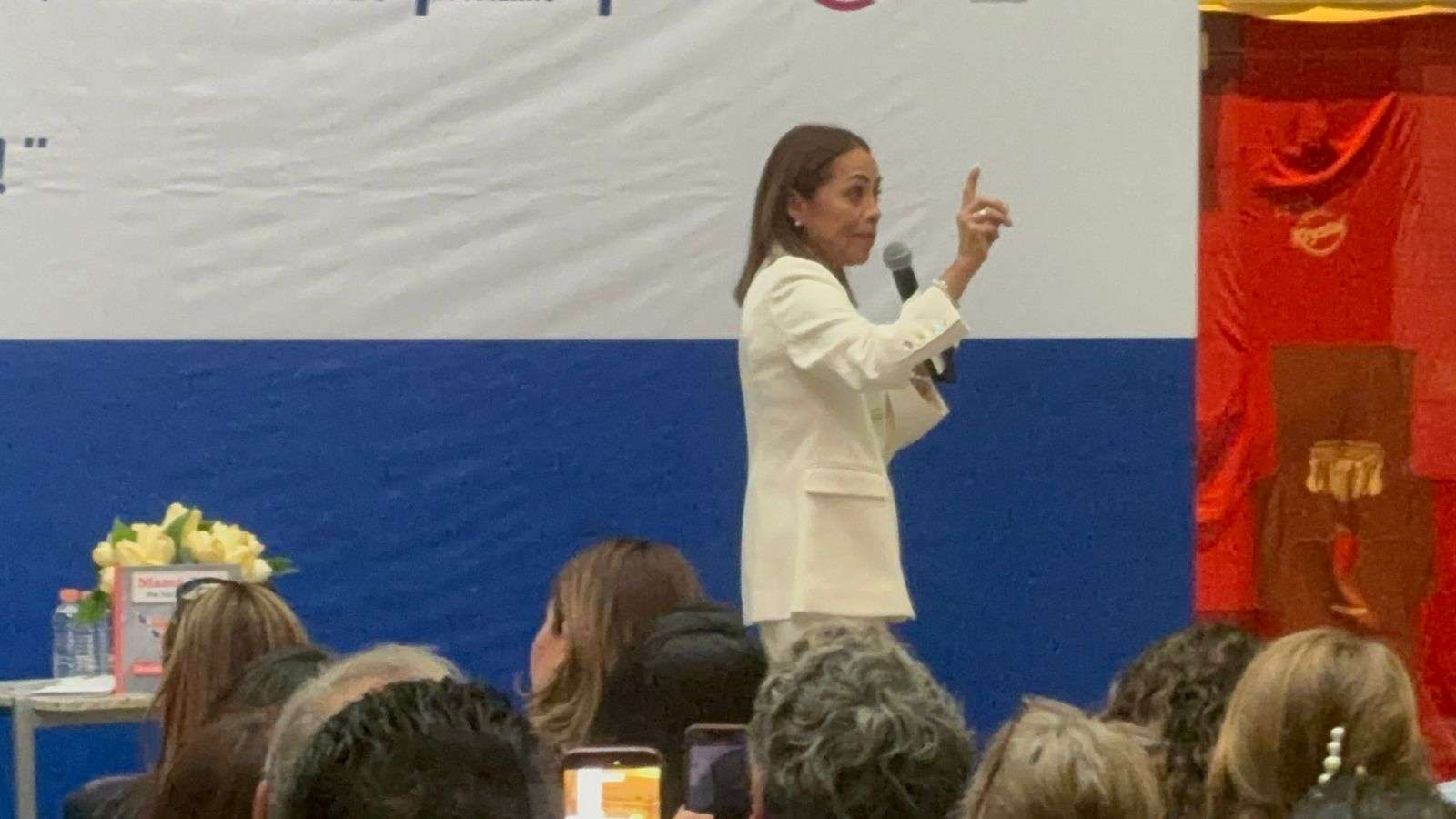Presenta Josefina Vázquez Mota conferencia sobre la adicción digital