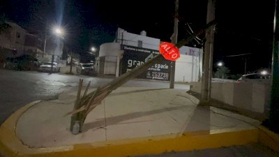 Derriba auto poste de Telmex en Bahía de San Quintín 