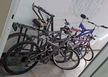 Aseguran 8 bicicletas robadas durante cateo en Cuauhtémoc