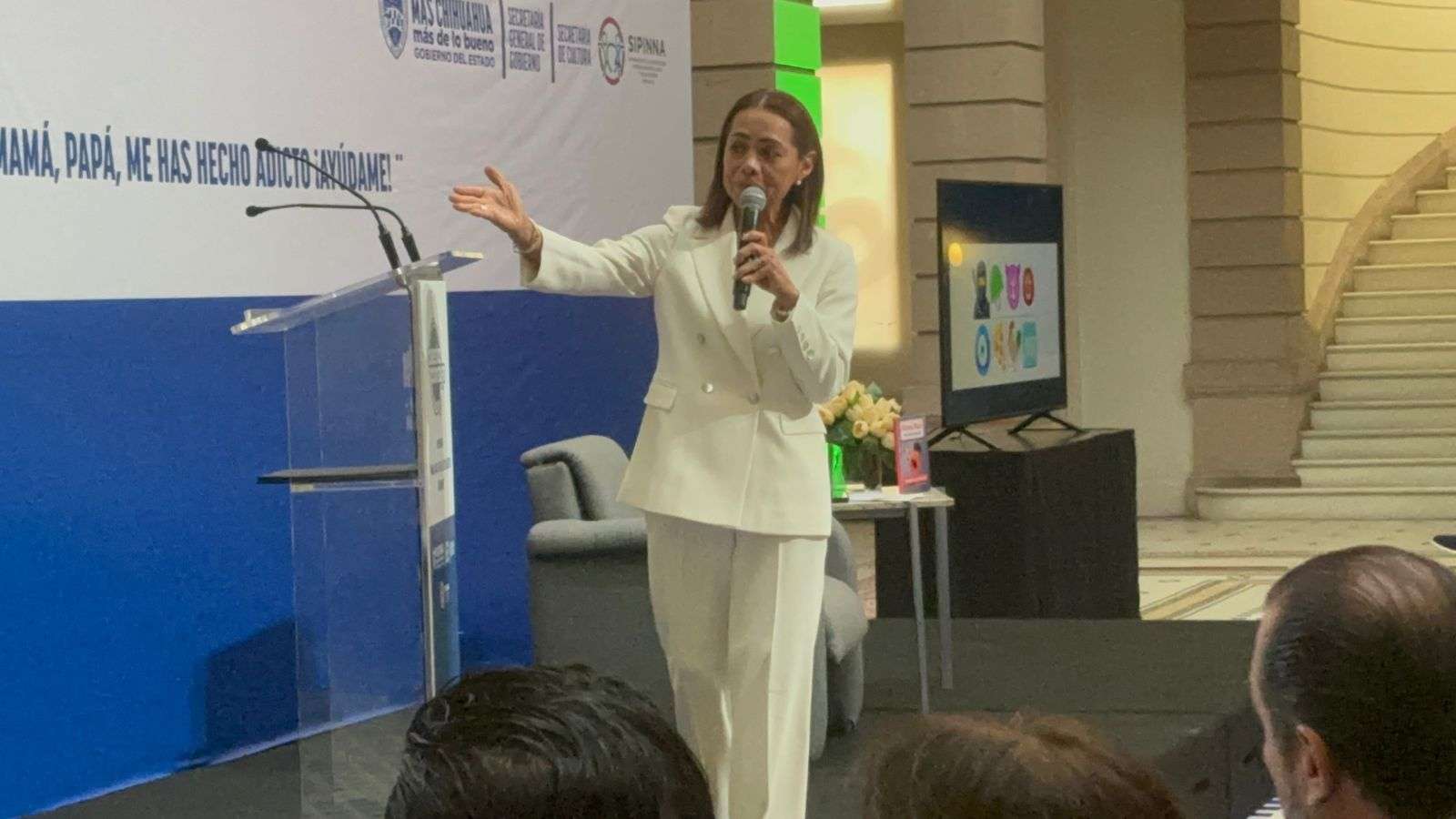 Presenta Josefina Vázquez Mota conferencia sobre la adicción digital