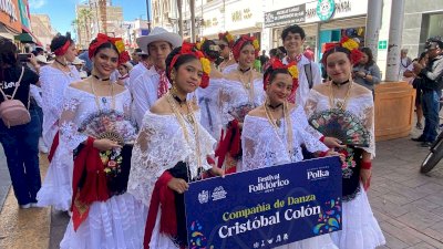 Desfilan y llenan de color más de 70 compañías de danza en Festival Folclórico 