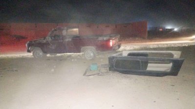Vuelca mujer su auto y queda atrapada al sur de la ciudad
