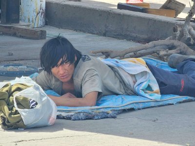 Navajean a joven en arroyo del asentamiento El Oasis