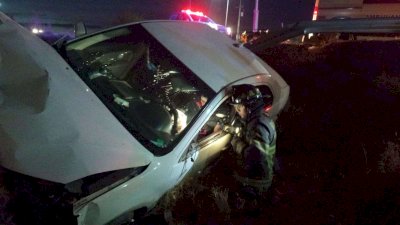  Maneja ebrio, choca valla y cae a desnivel en el R. Almada