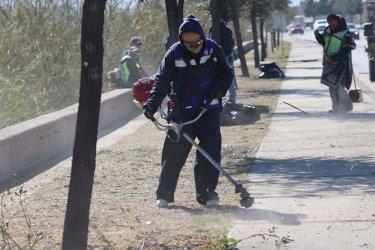 Mantienen limpieza permanente en vialidades y espacios públicos 