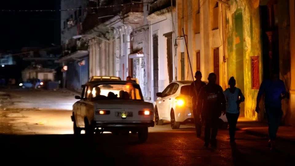 Sufre Cuba apagón nacional; es el sexto en año y medio