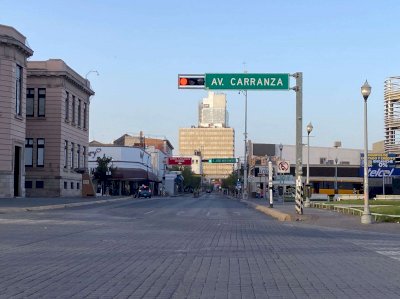 Lucen vacías calles del centro por día de asueto 
