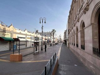 Se mantienen cerrados comercios del centro por asueto