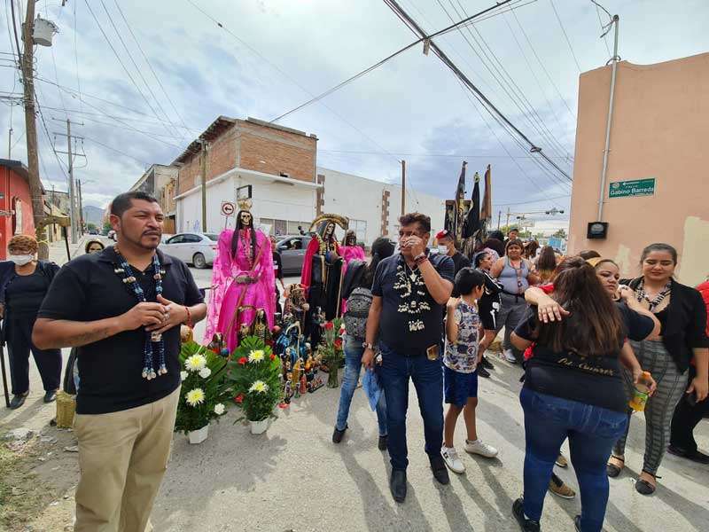 Realizan peregrinación pública a la Santa Muerte en Juárez 