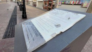 Luce monumento a bomberos caídos abandonado y vandalizado