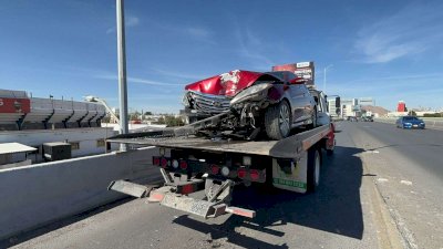 Impacta auto contra muro de contención en la Teófilo Borunda