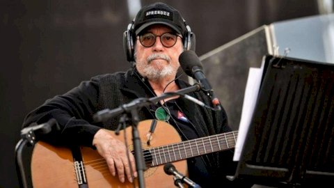 Exijo mi fusil AKM: Silvio Rodríguez ante amenazas de EU a Cuba