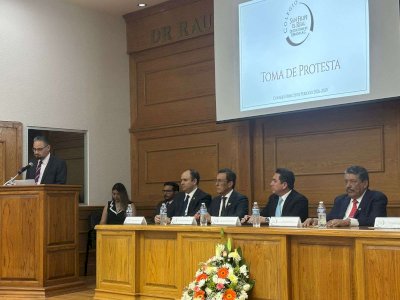 Rinden protesta nuevos directivos del Colegio de Doctores en Derecho
