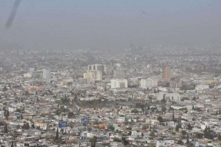 Elevan riesgos respiratorios calima y polvo en la ciudad