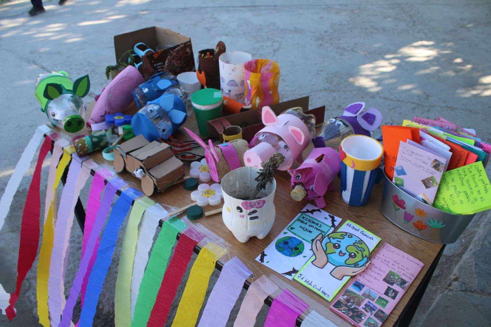 Realizan feria de proyectos en primaria Lázaro Cárdenas