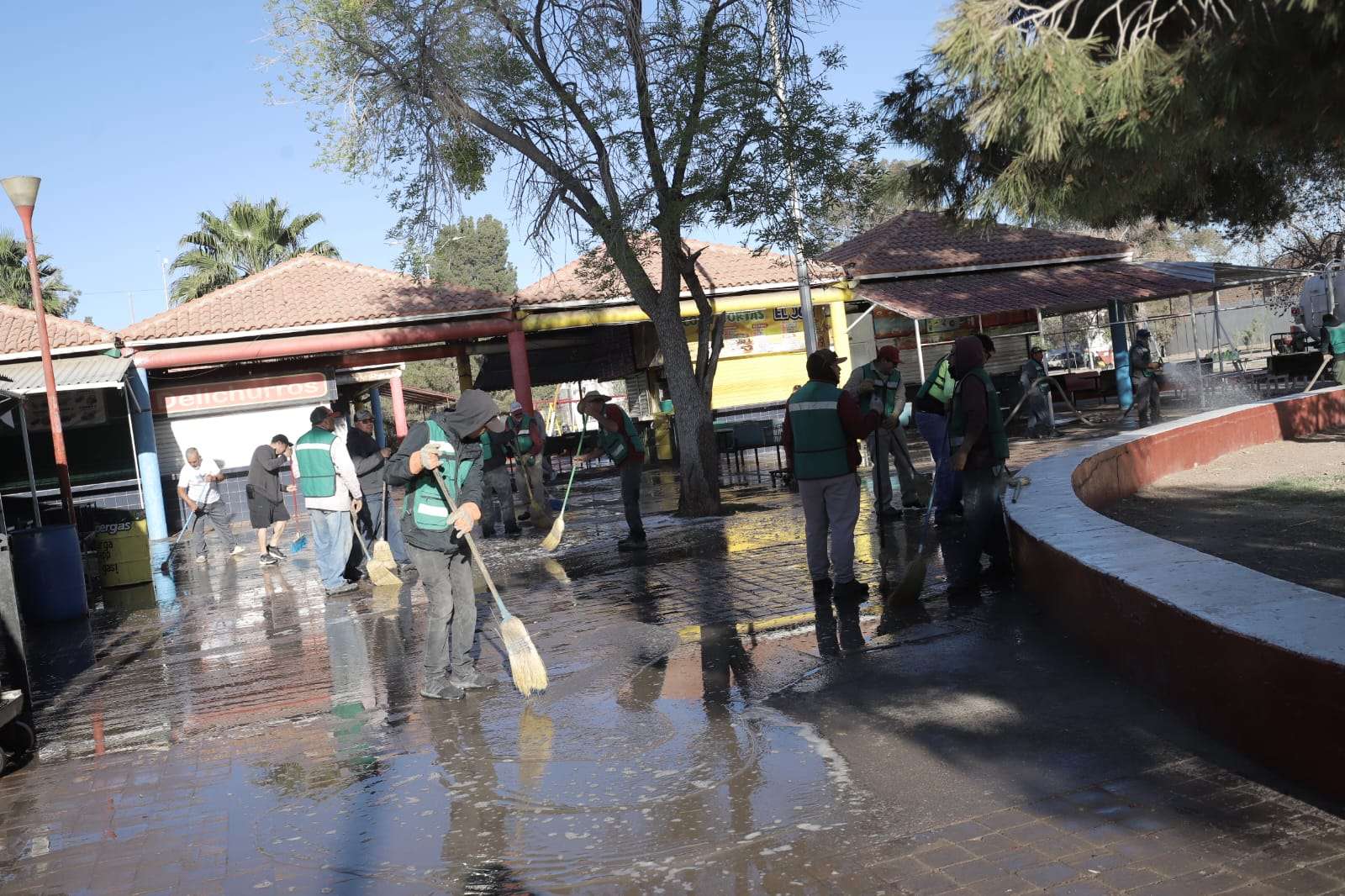 Realizan limpieza integral en el parque Borunda