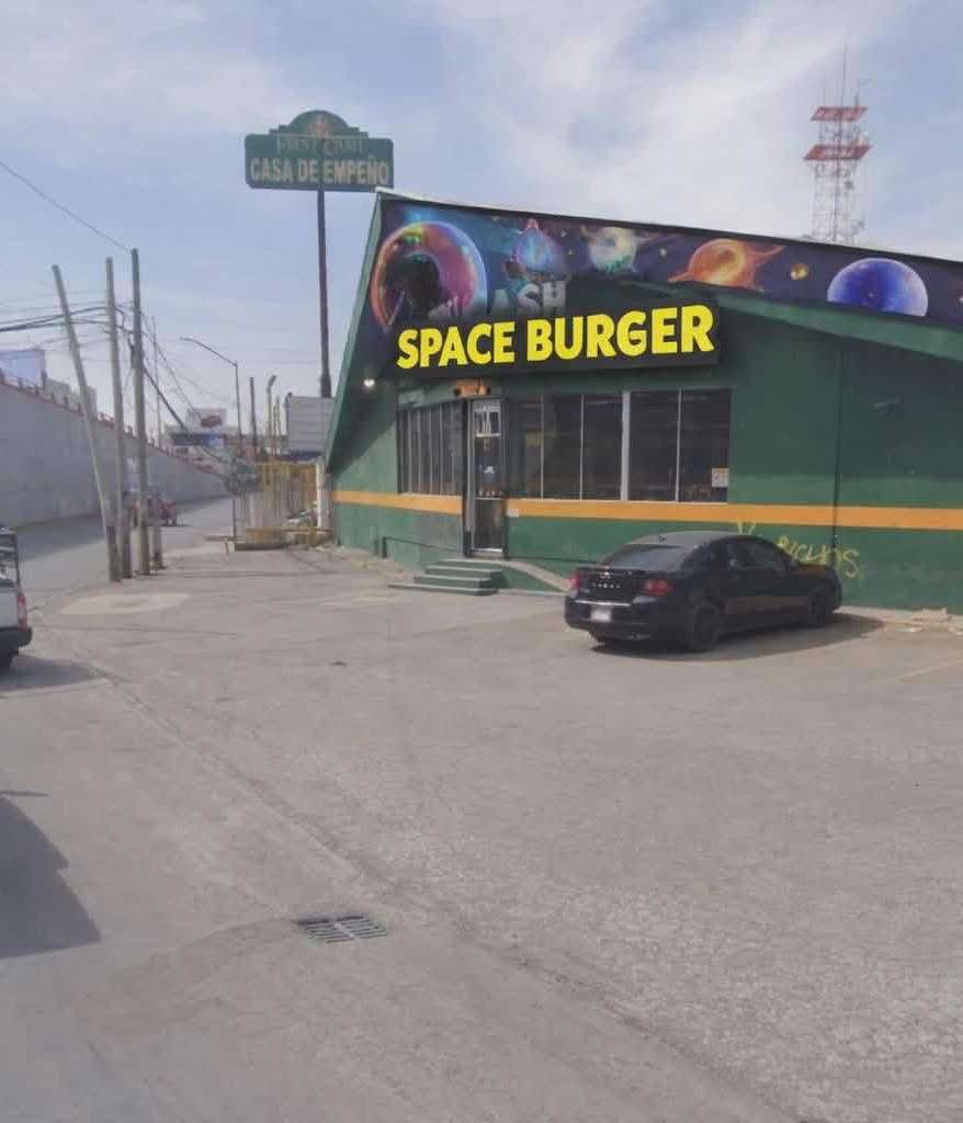 Space Burguer de ícono nocturno a recuerdo urbano