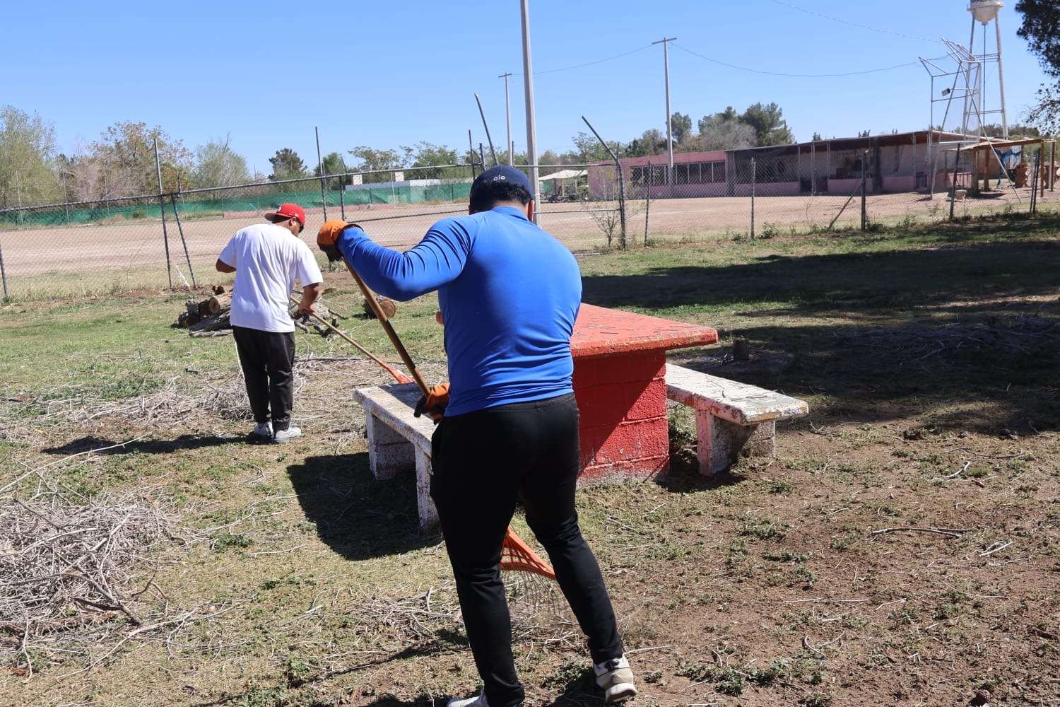 Realizan personas infractoras labores comunitarias en El Chamizal 
