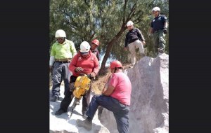Retiran roca volcánica por riesgo en Tlalnepantla