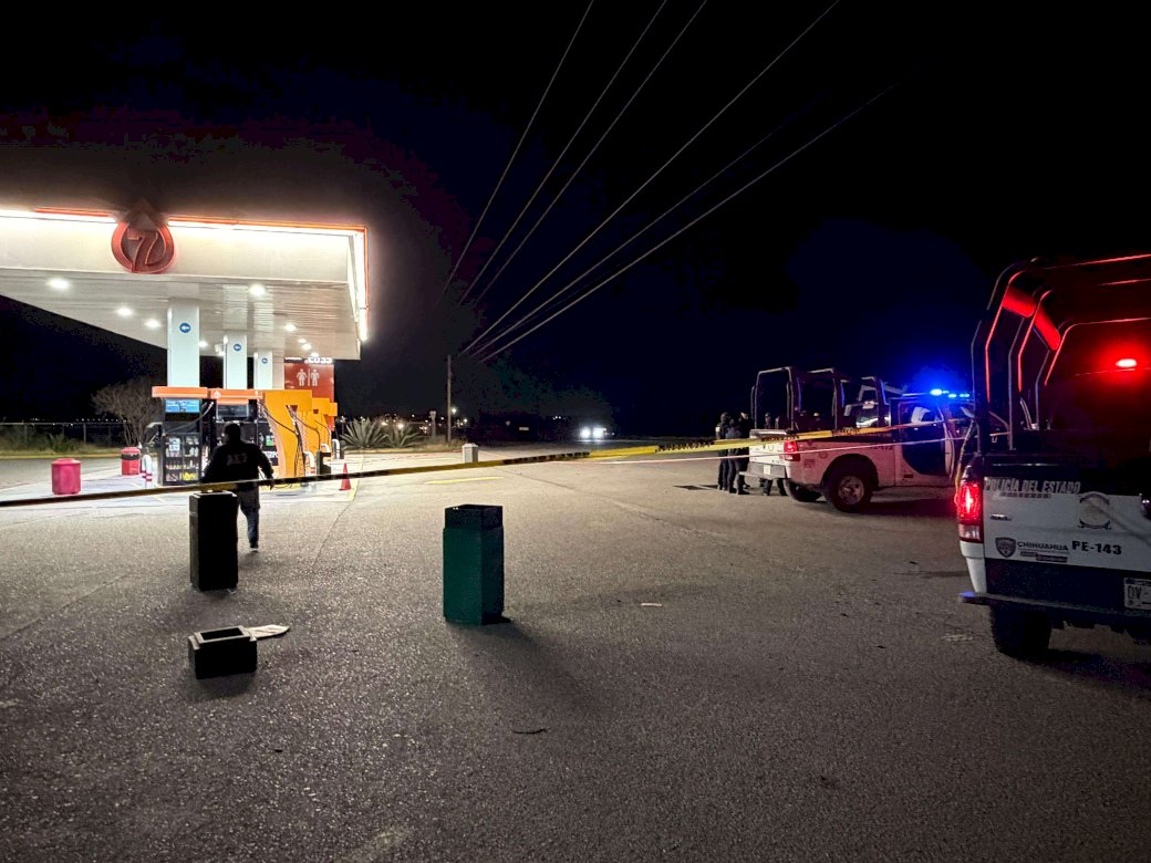 Atacan a balazos a pareja en gasolinera de carretera a Cuauhtémoc
