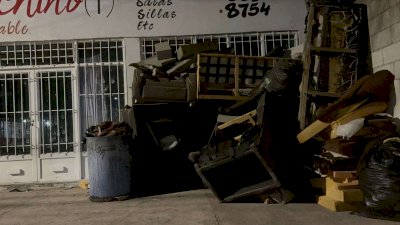 Genera molestia acumulación de sillones viejos en Nombre de Dios