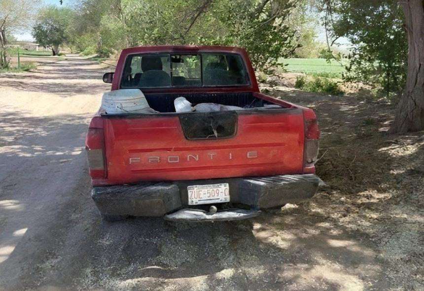 Dejan cuerpos de tres hombres en camioneta a la entrada de San Isidro 