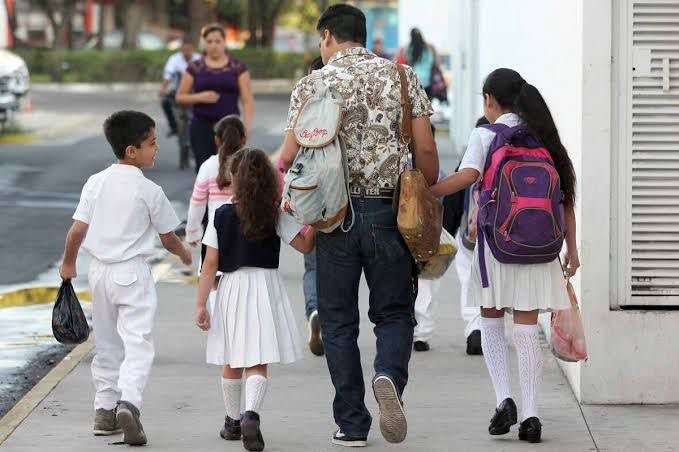 Salen de vacaciones cerca de 300 mil estudiantes