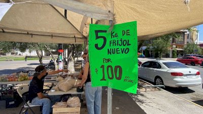 Ofrecen productores 5 kilos de frijol por $100 en Plaza del Ángel 