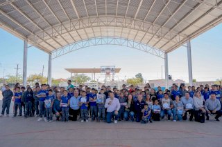 Entrega Valenciano útiles, uniformes y tenis a 10 mil estudiantes 