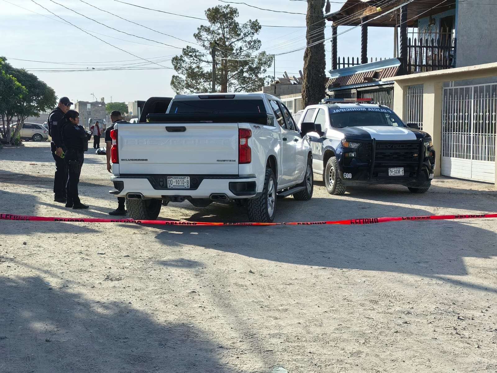 Localizan a hombre muerto en la vía pública