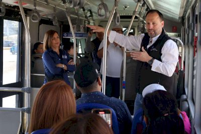 Realiza De la Peña recorrido en unidad Bowí con vecinos del Reliz