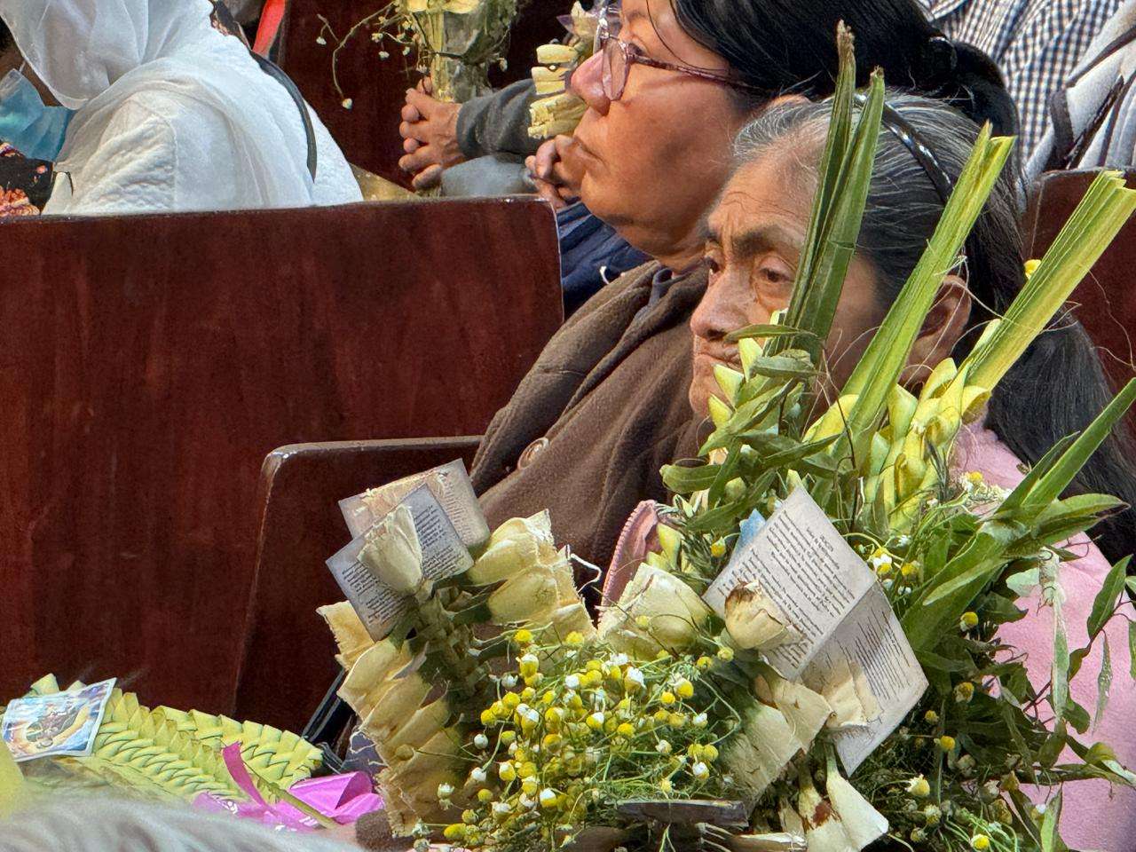 Abarrotan feligreses templos durante el Domingo de Ramos