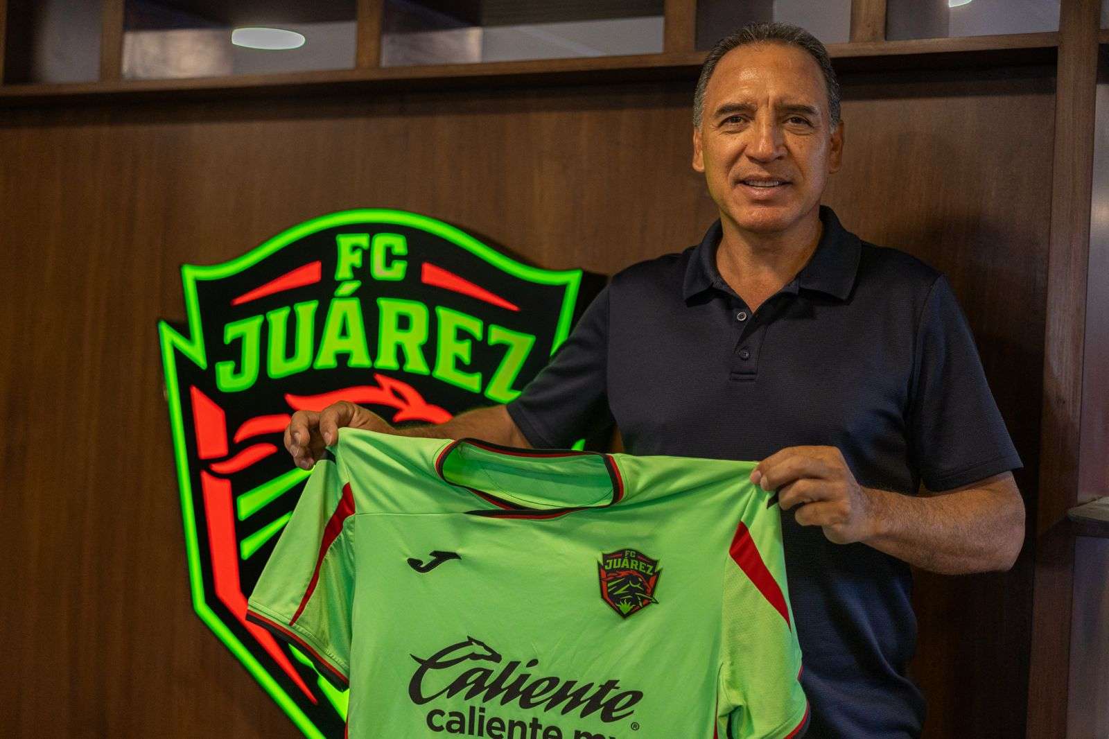 Asume Gabino Amparán la Dirección de Fuerzas Básicas de Bravos