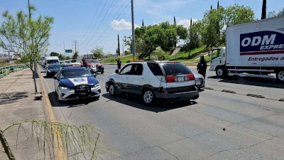 Choca pareja de adultos mayores en avenida la Cantera