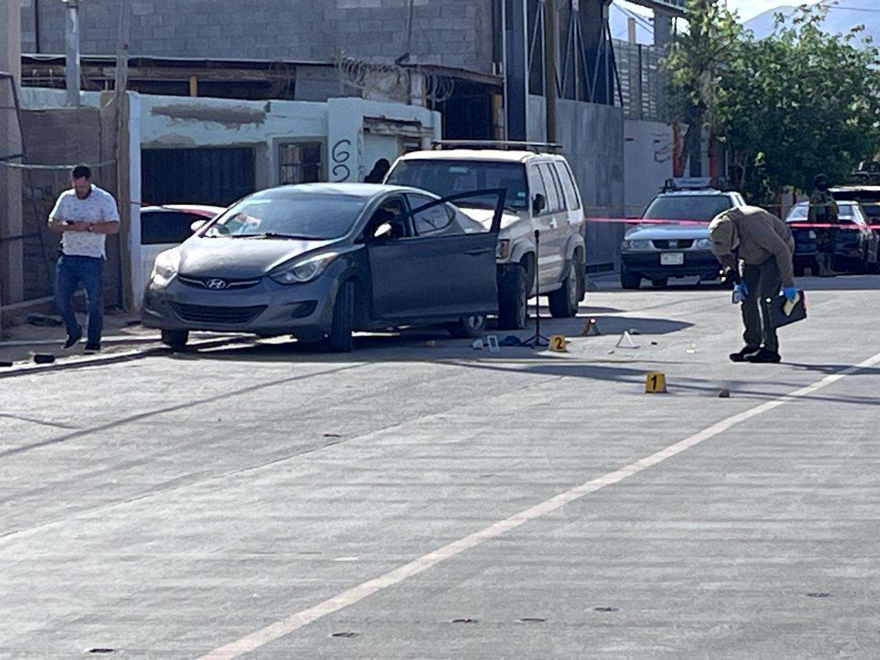 Atacan a pareja por presunta deuda de auto; mujer muere y hombre resulta herido 