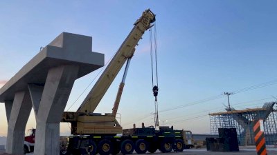 Llegan más trabes de concreto para puente de la carretera a Aldama