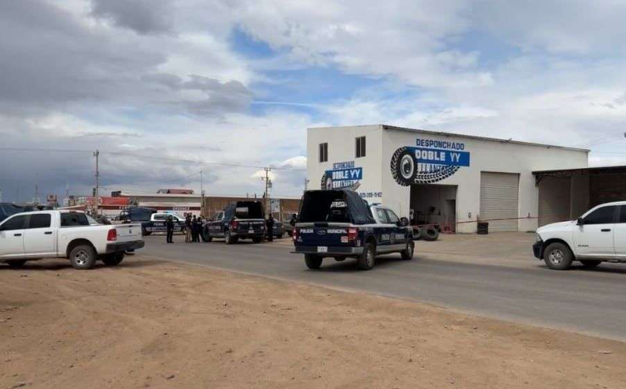 Localizan un arma y 61 porciones de droga en ejecutados de Cuauhtémoc