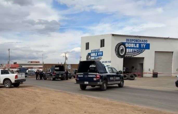 Localizan un arma y 61 porciones de droga en ejecutados de Cuauhtémoc