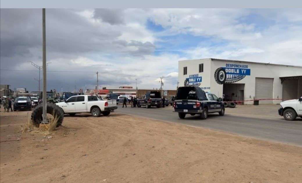 Localizan un arma y 61 porciones de droga en ejecutados de Cuauhtémoc