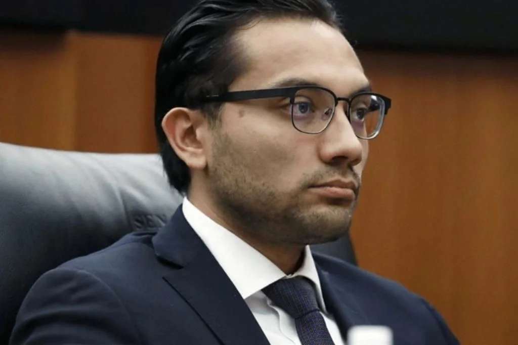 Llega a Aduanas cercano a Merino; Héctor Romero es el nuevo titular