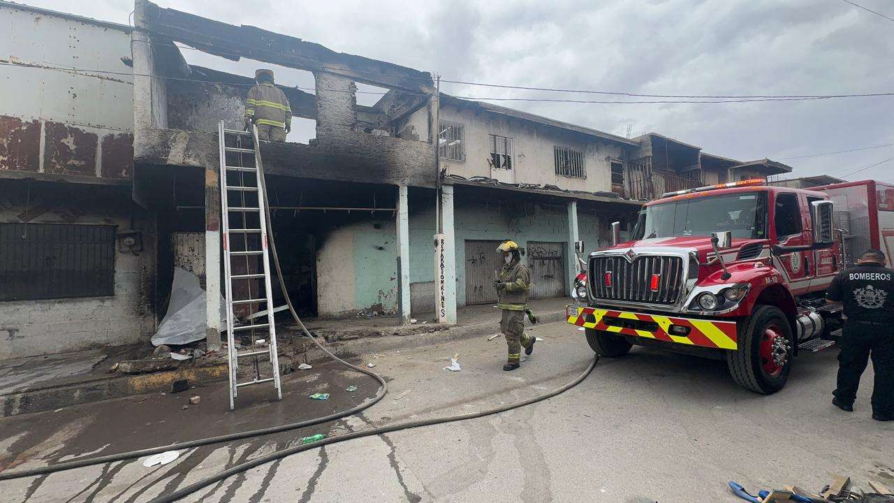 Incendio consume vivienda en la colonia Chaveña