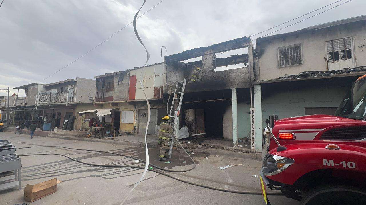 Incendio consume vivienda en la colonia Chaveña