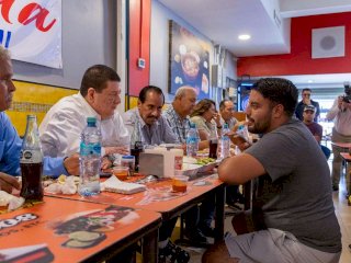 Invitan comerciantes del centro a comer y dialogar a César Jáuregui 