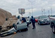 Vuelcan dos autos tras carambola en el Perijuv