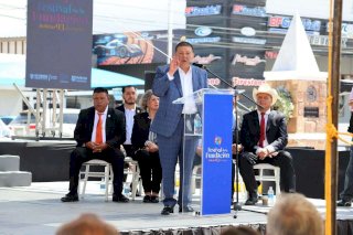 Reconoce Fiscal César Jáuregui a fundadores de Delicias 
