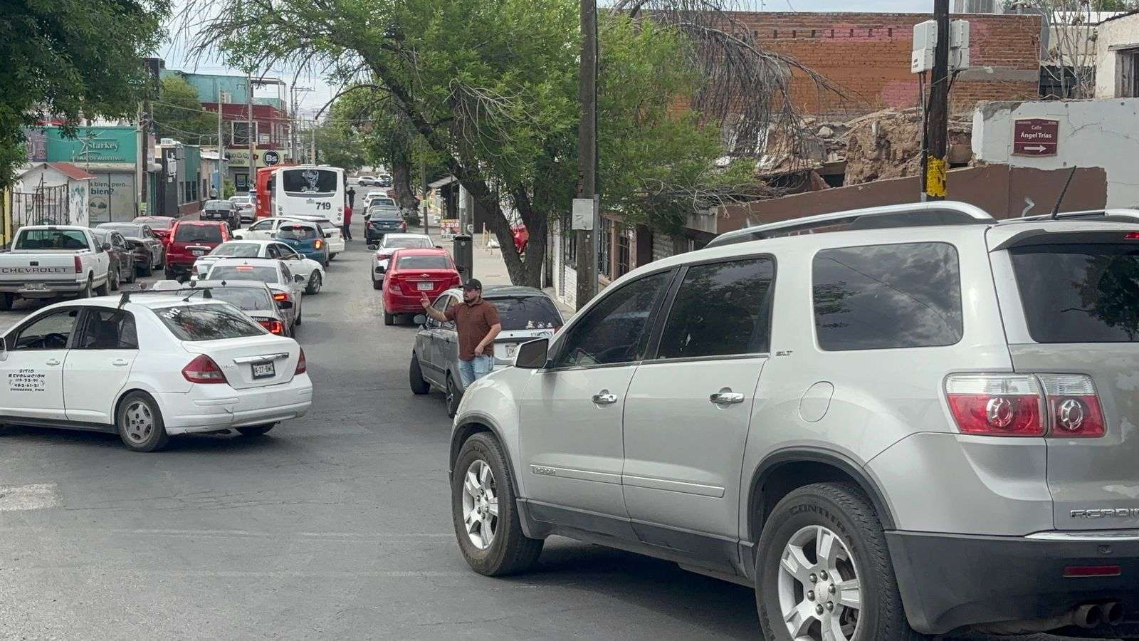 Genera choque caos vial en la Neri Santos