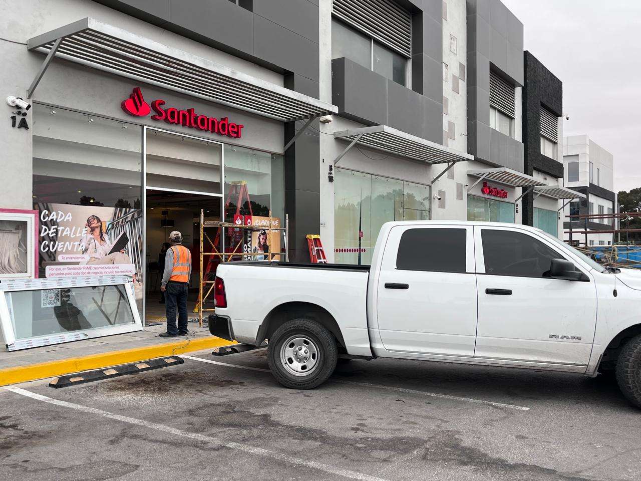 Asaltan a hombre tras retirar 300 mil pesos en banco de la Gómez