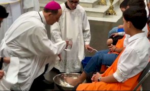 Llevan a cabo tradicional Lavatorio de Pies en Catedral