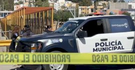 Despliegan operativo por narcomanta en puente peatonal 